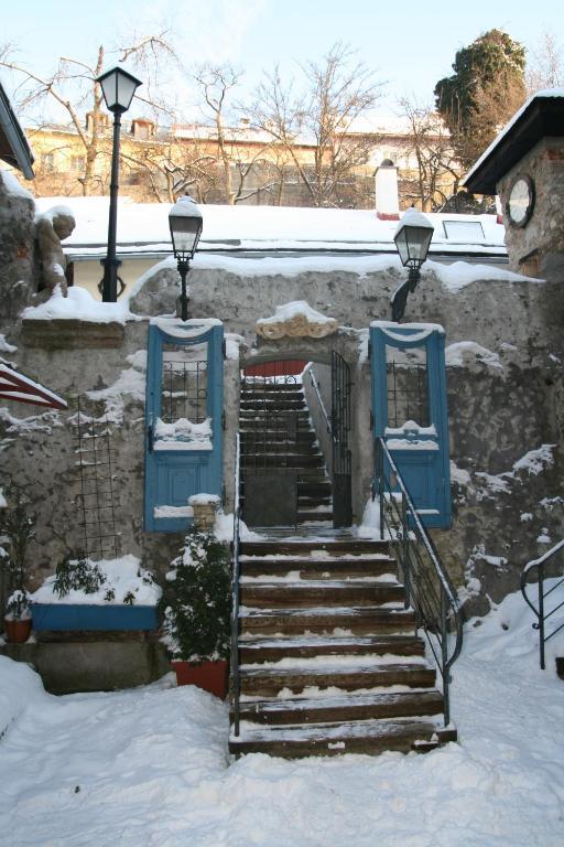 Na Zlatom Dvore *